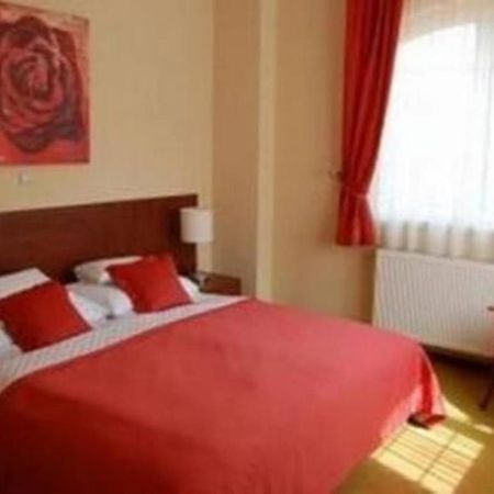 Staff House Bed and Breakfast Nyíregyháza Εξωτερικό φωτογραφία