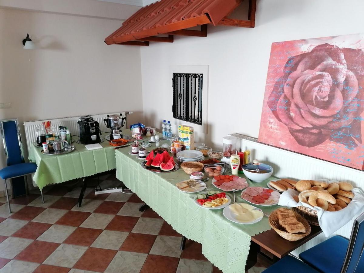 Staff House Bed and Breakfast Nyíregyháza Εξωτερικό φωτογραφία