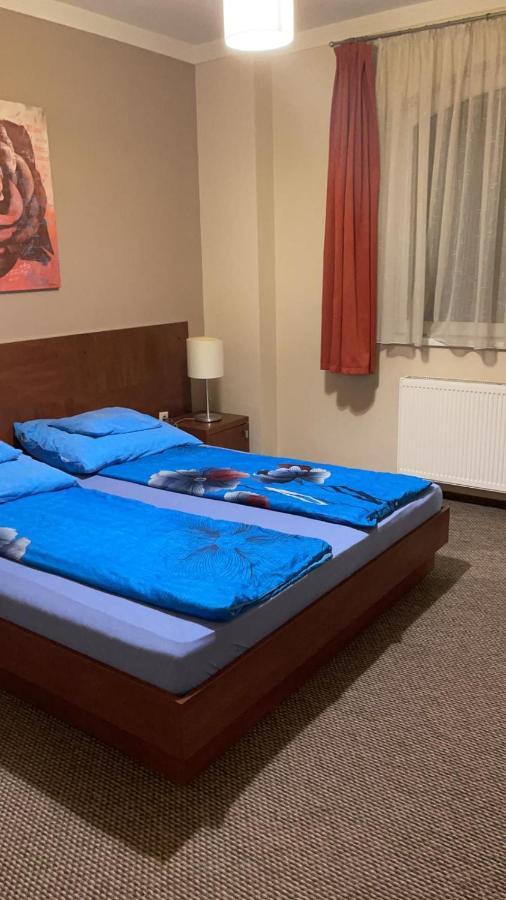 Staff House Bed and Breakfast Nyíregyháza Εξωτερικό φωτογραφία