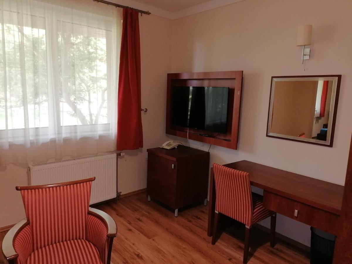 Staff House Bed and Breakfast Nyíregyháza Εξωτερικό φωτογραφία