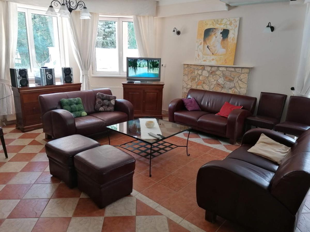 Staff House Bed and Breakfast Nyíregyháza Εξωτερικό φωτογραφία