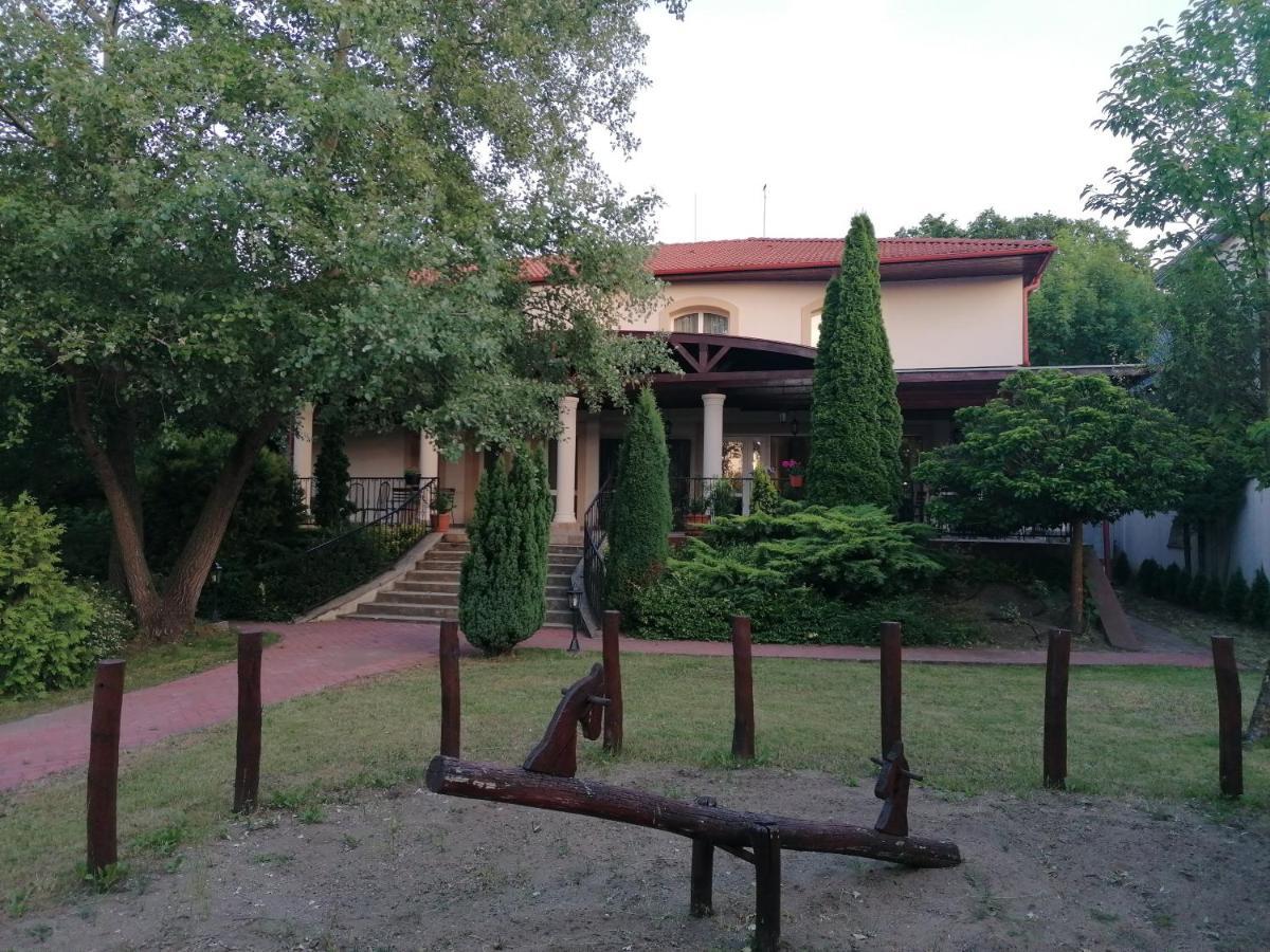 Staff House Bed and Breakfast Nyíregyháza Εξωτερικό φωτογραφία