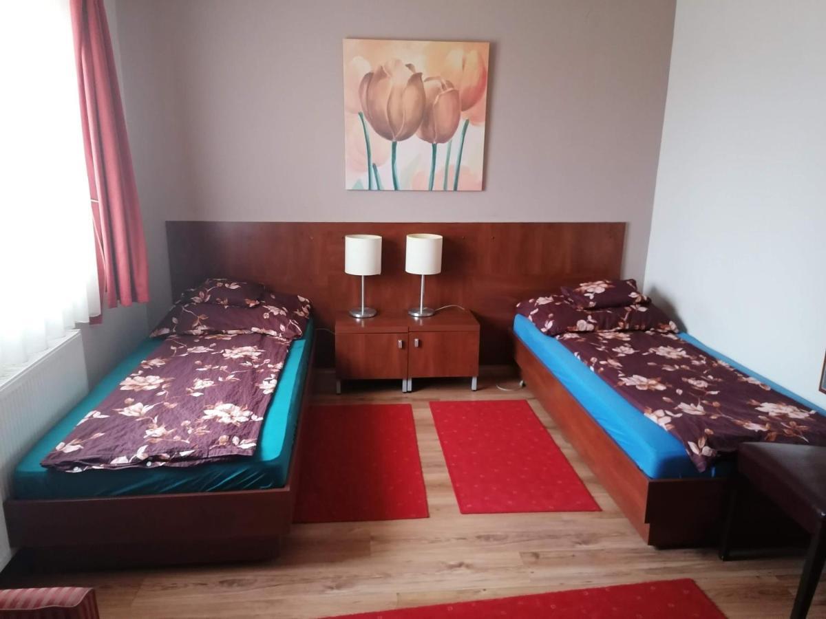 Staff House Bed and Breakfast Nyíregyháza Εξωτερικό φωτογραφία
